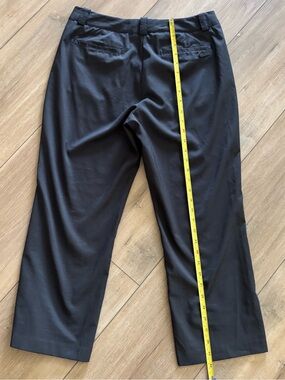 Nike Golf women’s black capri length pants; size 6